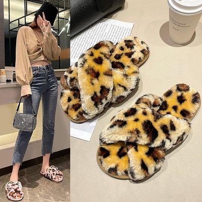 China Biwisy Round Cross Fuzzy Slippers Open Toe Plush Unique Rubber Chamber Shoes Indoor Outdoor Women's Fashion Fur Slippers for sale