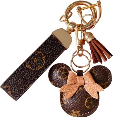 China Hot Cute Leather Luxury Designer Key Chains Key Rings Design Pattern Bear Promotion Gift Sale Key Chain for sale