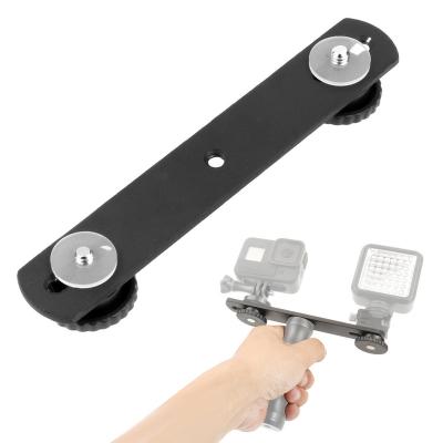 China Aluminum Alloy Universal 1/4 Screw Camera Accessories Double Snap Speedlite Dual Bracket For Canon 7DII 70D for sale