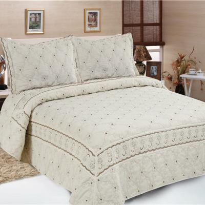 China Soft Touch Embroidery Quilt Sets 3pcs Stitchinig Comforter Set China Microfiber Bedspread Colcha Bed Covers Bedding for sale