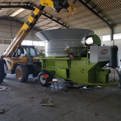 China Large Scale PTO driven Hay Hammer Mill Feed Tub Grinders Straw Chaff Cutter Machine en venta