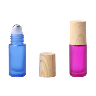 China Hot Selling Wooden Color 5ml Ball Bearing Bottle Green Cosmetic Red Bamboo Lid for sale