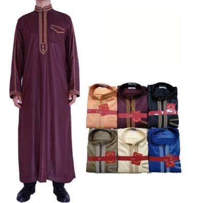 China Durable Muslim Men Long Sleeves Loose Robe Islamic Clothing With Stand Up Collar And Buttons for sale