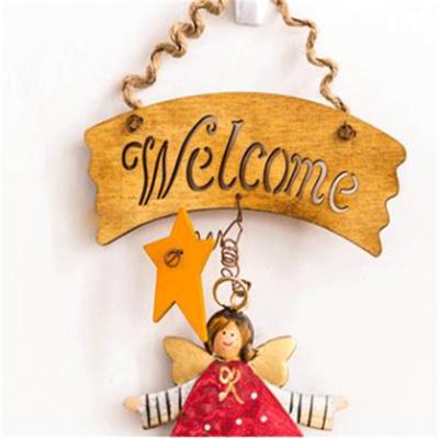 China Eco-Friendly Rustic Home Decor Xmas Wooden Small Pendant Door Outdoor Christmas Lights Led Decoration for sale