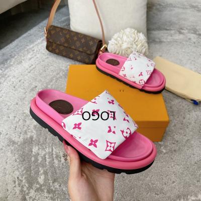 China Louis-Vaitten outdoor slippers bottom 2022 fashionable newcomer slippers beach casual for women slides sandals for sale