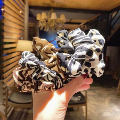 China Vintage Leopard Print Stretch Tops Ponytail Holder Women Hair Accessories Elastic Hair Scrunchies For Autumn And Winter for sale