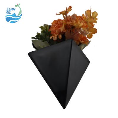 China Amazon Best Selling White Triangle Small Nursery New Wall Mounted Triangle Jingqi Flower Pot Design Hanging Wall Flower Pots and Planters for sale