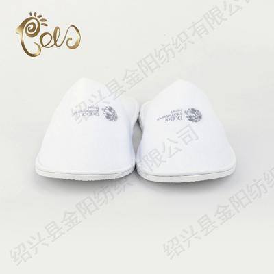 China Fashion Trend Cheap Comfortable Slippers Environmental Disposable Home Slippers for sale