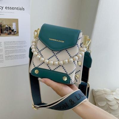 China Lady 2022 Hot Sale Girls Summer Handbag Luxury Ladies Purse Pearl Beaded Purse For Young Lady for sale