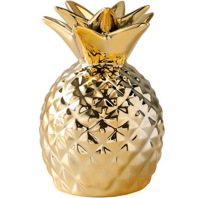 China Nordic Popular Ceramic Gold Pineapple Ceramic Saving Money Can Luxury Handmade Gifts Ceramic Piggy Banks for sale