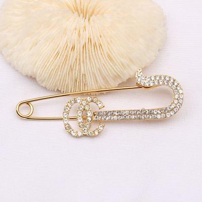 China Creative Korean Temperament Diamond Rhinestones Jewelry Letter Brooches Popular Fashion Brooches Y&Y Style for sale