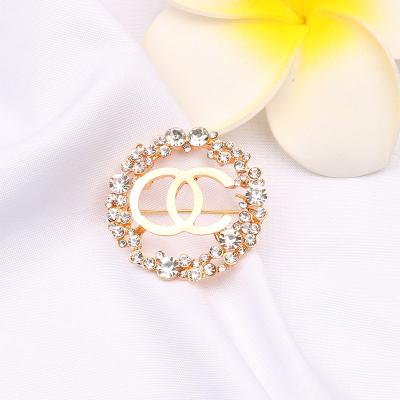 China Simple Exquisite Light Luxury Jewelry Fashion Brooches Y&Y New Style Letter French Brooches for sale