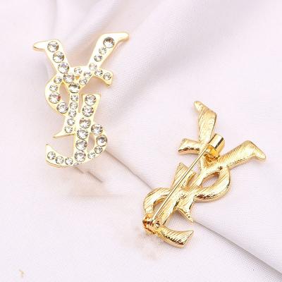 China Fashion Brooches Y&Y Fashion Diamond And Rhinestone Jewelry Sweet Letter Explosive Brooches for sale