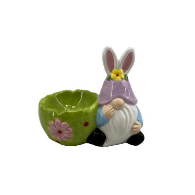 China Sustainable decorative Easter egg holder with ceramic gnome decoration for sale