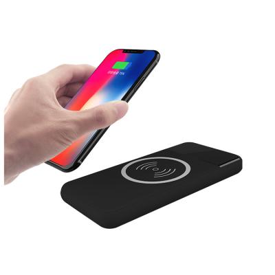 China New Innovative Portable Qi Power Bank Magnetic Wireless Charger For Xiaomi for sale