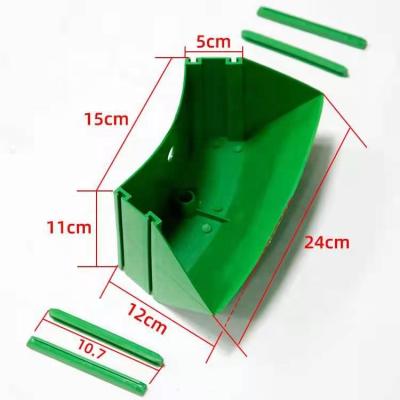 China 1 Large Modern Pocket Green Self Watering Vertical Wall Planter Plastic Flower Pots for sale