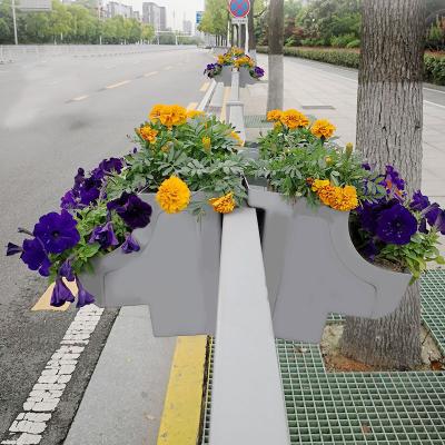 China Wholesale Modern Metal Home Decorative Outdoor Plastic Planter Garden Hanging Flower Pots for sale