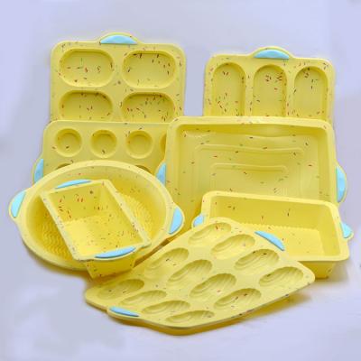 China Sustainable 9 Pieces Cake Mold Silicone Set Tray Silicone Bakeware Baking Set for sale