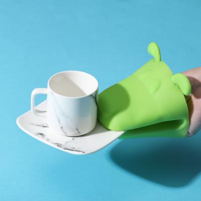 China Modern Animal Shape Anti Slip And High Temperature Resistant Household Microwave Silicone Gloves for sale