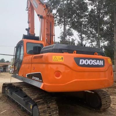 China Various Hydraulic Used Excavator Doosan DX300, 30T/30000KG Large Scale Crawler Excavator Price Online For Construction And Excavation Applications for sale