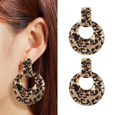 China OEM Punk Explosive Fashion Simple Rhinestone Ring Metal Leopard Drop Earrings For Women for sale