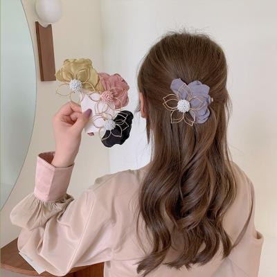 China Elegant Headdress Flower Form Large Petal Hair Pin One Word Clip Flower Stamen Beaded Hair Pin For Women Girls for sale