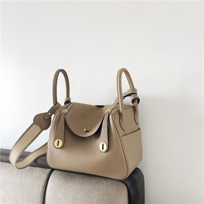 China The first layer of fashion whip leather women's bag 2022 Europe and the United States new retro bucket bag fashion handbag for sale