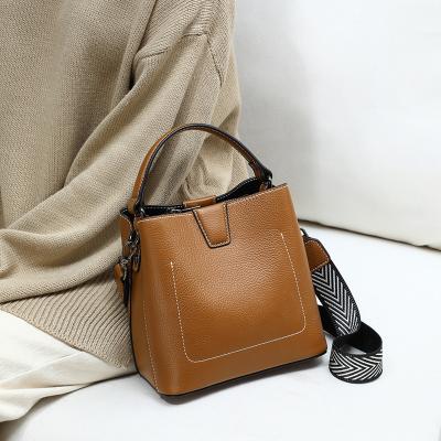 China New Summer 2022 Women's Bag Leather Fashion Bucket Bag All-match One-shoulder Fashionable Messenger Bag High-end Handbag for sale