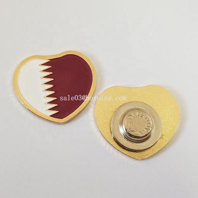 China High Quality Soft Enamel Mexico Gold Plated Heart Shape Qatar Flag Color Metal Lapel Pin for sale