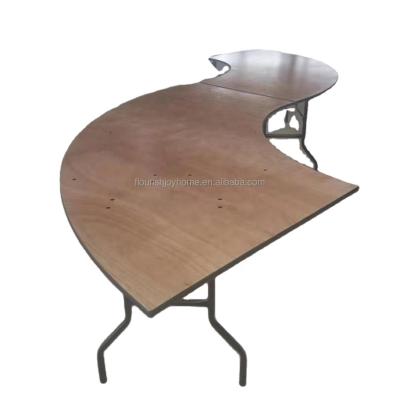 China Modern Hot Sale Banquet Used Serpentine Table For Events Wooden Dining Table With Metal Base for sale