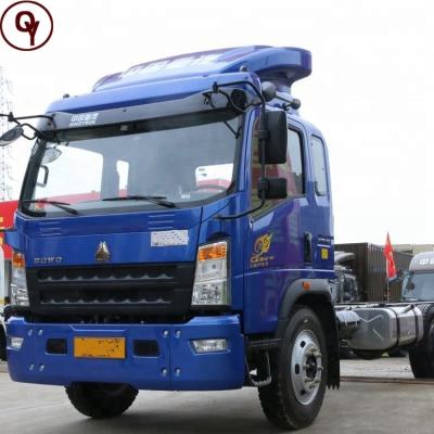 China Sinotruk HOWO 4x2 6 wheeler light cargo truck with factory price 5995X2400X2650mm for sale