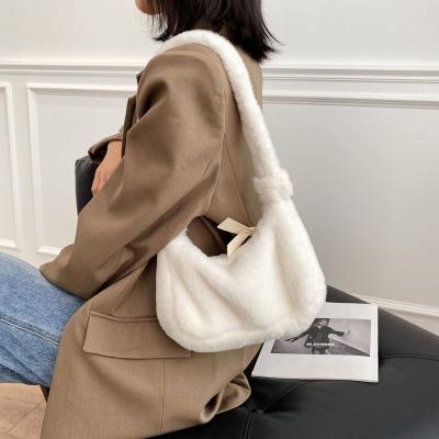 China 2021 New Winter Trend Ladies Girls Faux Fur Cross Shoulder Fashion Handbags - Body Fashion Fur Handbag White Black for sale