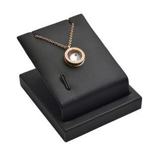 China PU Leather Chain Necklace Display Stand Chemical Resistance For Jewellery Store Showcase for sale