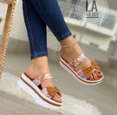 China Fashion trend women's outdoor color bowknot sandals spot new thick low flat sandals frag sponge design suka for sale