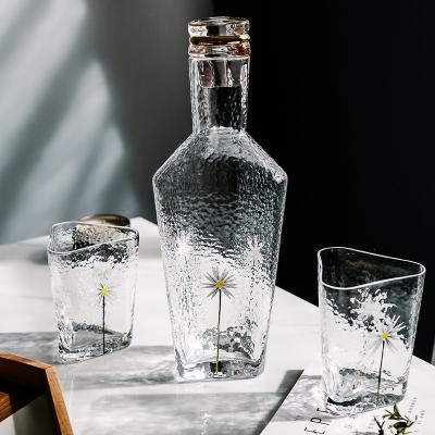 China Viable Whiskey Design Hammer Whiskey Decanter Whiskey Bottle Pattern Chrysanthemum Food Grade Glass Cup Set for sale