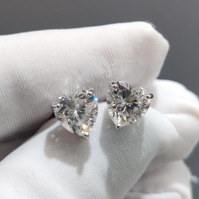 China Luxury 18K White Gold Total 1-2 Carat Cut Diamond Test Past D Color Moissanite Heart Wedding Romantic Brilliant Stud Earrings for sale