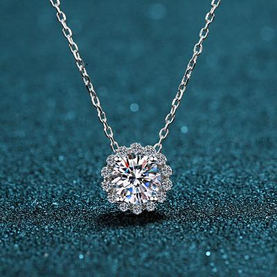 China Romantic Silver 925 Excellent Round Cut Diamond Test Passed 1 Carat D Color VVS1 Moissanite Pendant Necklace For Women Luxury Jewelry for sale