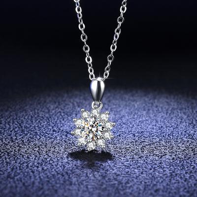 China Romantic 925 Silver Diamond Test Past Excellent Cut Original 0.5-1 Carat D Color Moissanite Gemstone White Snowflake Pendant Necklace for sale