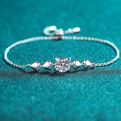 China CLASSIC 925 Silver Diamond Test Past Brilliant Cut Original 1 ct D Color Heart Cow Head Moissanite Bracelet Gemstone Creative Chain for sale