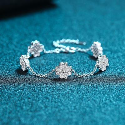 China Excellent CLASSIC Silver Original Cut 1925 Carat Diamond Test Past VVS1 Moissanite Flower Elegant Bracelet For Women Wedding Jewelry for sale