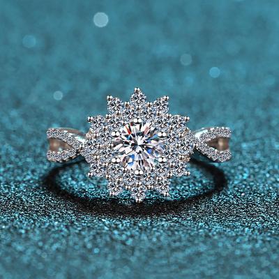 China 925 Silver CLASSIC 0.5 Carat Cut Diamond Test Past Sparkling Moissanite Excellent Original Ring Gemstone Wedding Jewelry Snowflakes for sale