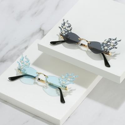 China Eyewear Trade 2022 New Flame Sunglasses Cool Personality Design Diamond-studded Glasses Shape Funny Pearl Sunglasses For Unisex for sale