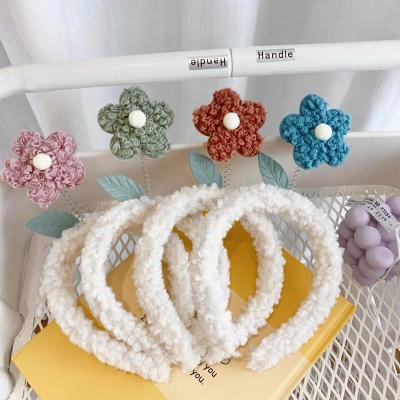 China Autumn And Winter Washing Small Flower Decoration Plush Fabric Korean White Fashion Cute Girl's Hair Band for sale