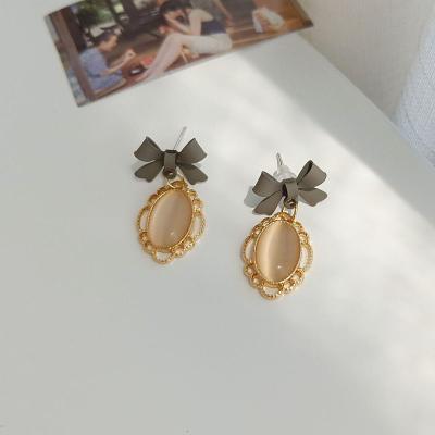 China 925 FASHIONABLE French Fashionable Personality Design Silver Stud Earrings Vintage Sweet Elegant Earrings For Women for sale