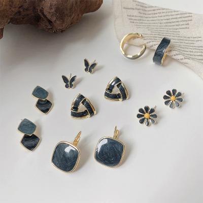 China Retro Fashion Washable Blue Jewelry 2021 New Designs Trendy New Women's Stud Earrings For Girls for sale