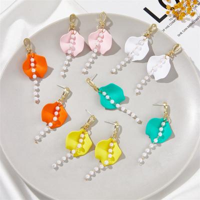 China New Arrival Simple Leaf Petal Pearl Retro Design Style Earrings Jewelry Long Trendy Trendy Tassel Earrings For Women for sale