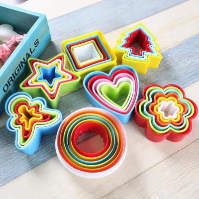 China Sustainable Plastic Cookie Cutter Set Gingerbread Star Square /round/flower/heart/Christmas Tree for sale