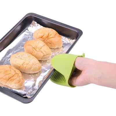 China Creative Household Eco-friendly Anti-scalding Oven Gloves Clip Art Decor Wholesale Thickened Microwave Oven Heat Insulation for sale