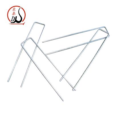 China Landscape Lawn Clip Galvanized Garden Landscape Fabric Pins Lawn Clip for sale