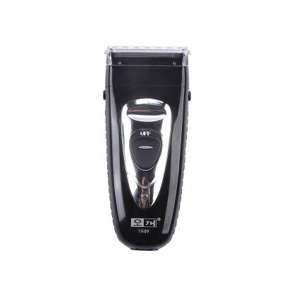 China Twin Professional Electric Blade USB Power Man Electric Razor Exchange Twin Blades Electric Shaver Rechargeable Waterproof Razor for sale